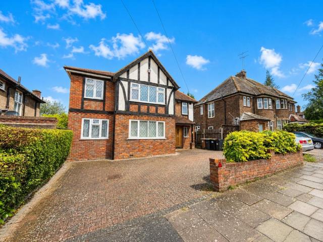 House for sale in Spring Park, Luton