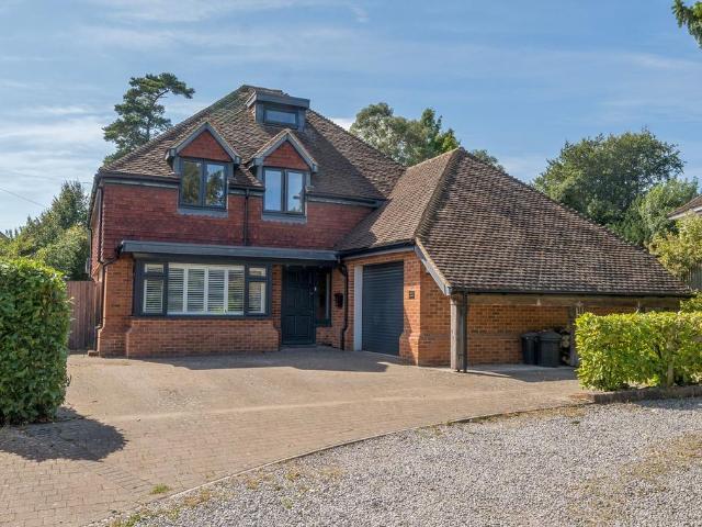 House for sale in Littlecote, West Sussex