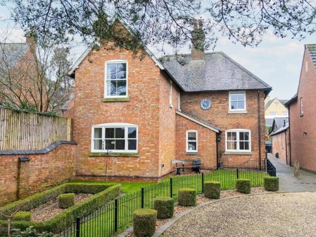 House for sale in Elmfield, Leicestershire