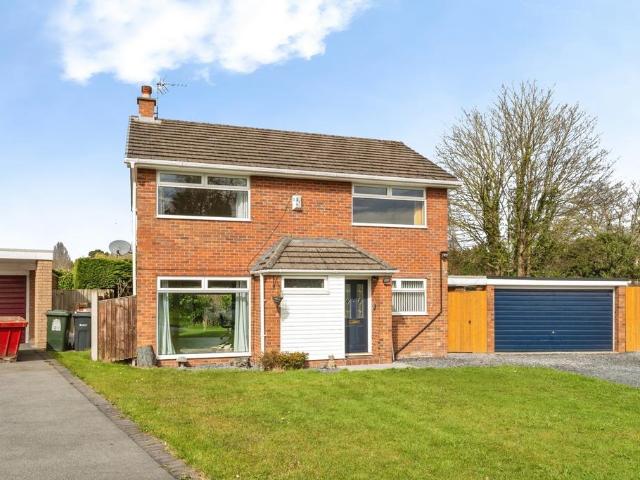 House for sale in Childer Thornton, Cheshire
