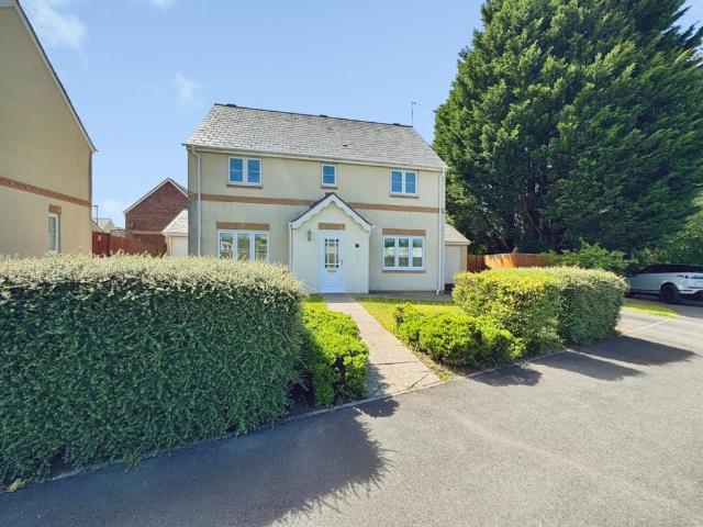 House for sale in Pontarddulais, Wales
