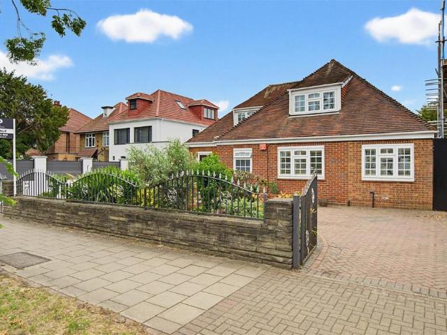 House for sale in London Borough of Hounslow, Osterley