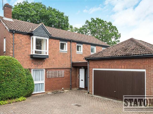 House for sale in Elstree and Borehamwood, Borehamwood