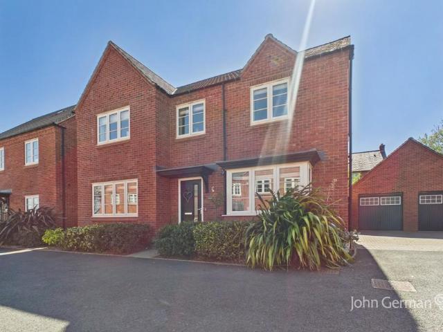 House for sale in Froggatt, East Midlands