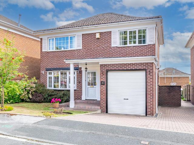 House for sale in Oakwood, West Yorkshire