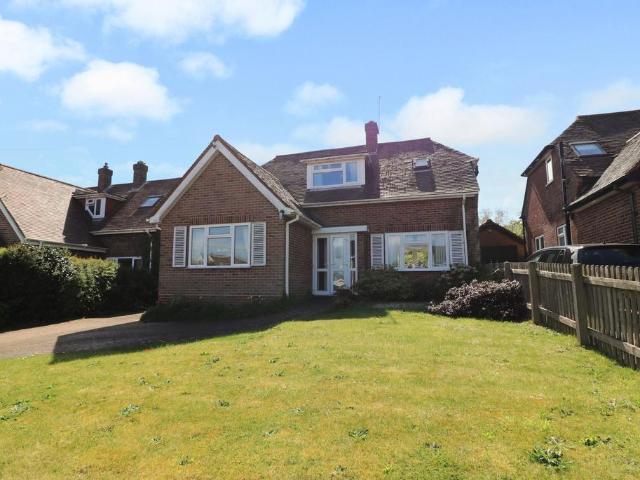 House for sale in Hedge End, Helford