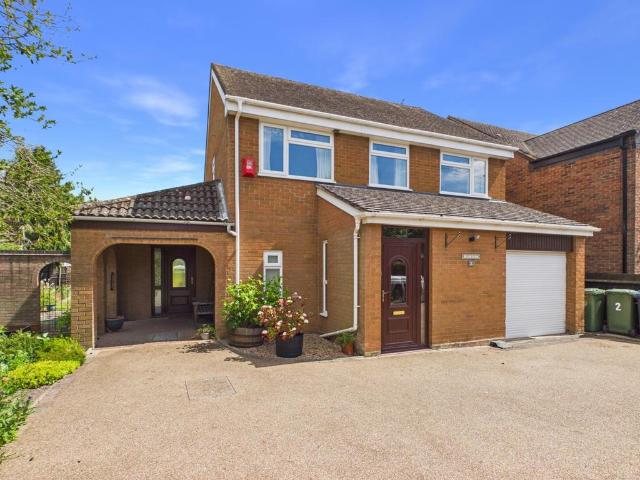 House for sale in Alderminster, Warwickshire