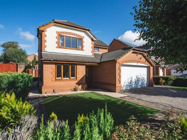 House for sale in Moor Allerton, West Yorkshire