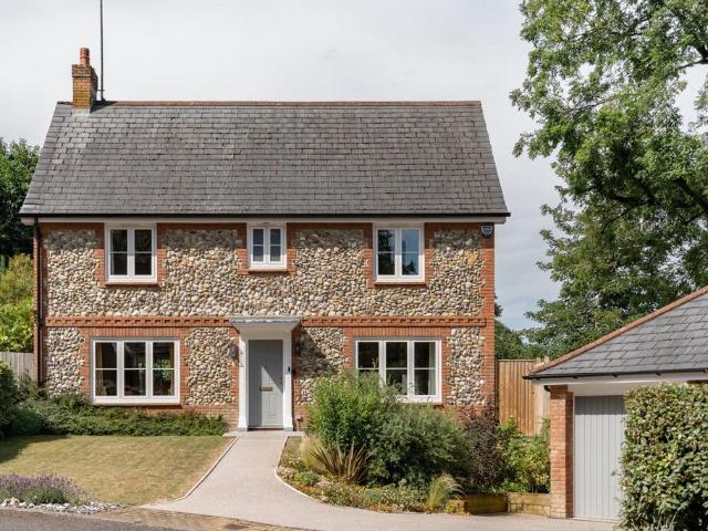 House for sale in Ashlyns Estate, Pouchen End