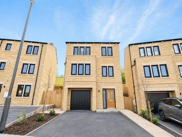 House for sale in Charlesworth, East Midlands