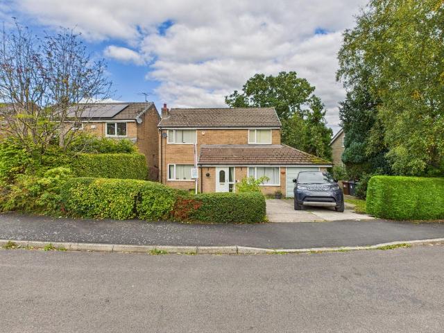 House for sale in Charlesworth, East Midlands