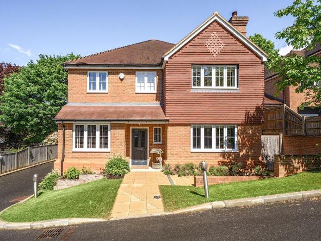 House for sale in London Borough of Croydon, Selsdon