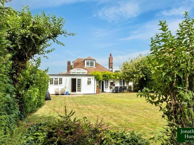 House for sale in Kingfisher Park, Colliers End
