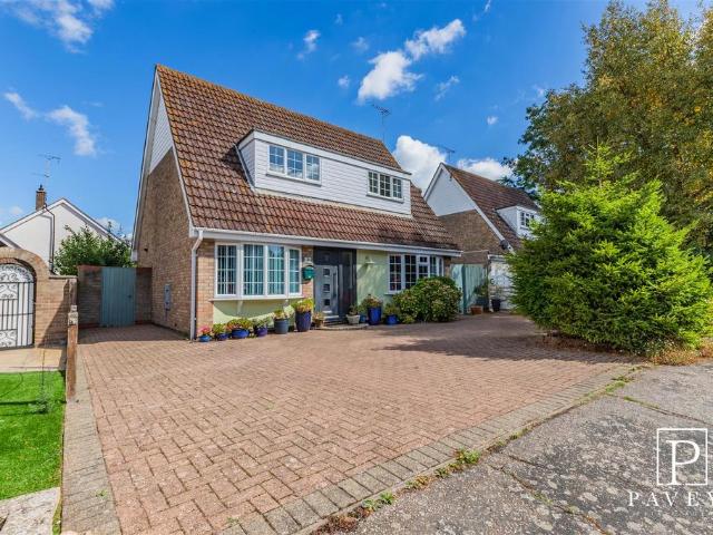House for sale in Frinton and Walton, Dale Hill