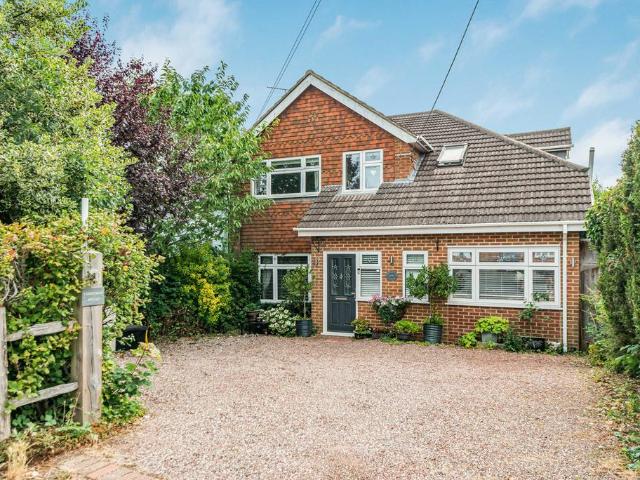 House for sale in Hillview, Surrey