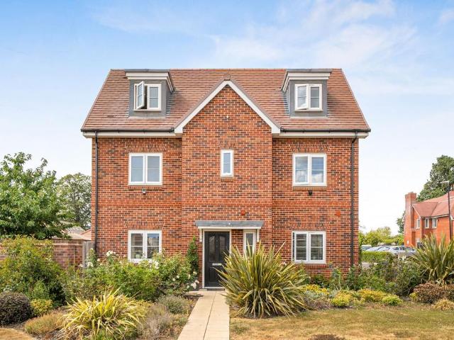 House for sale in Pachesham Park, Surrey