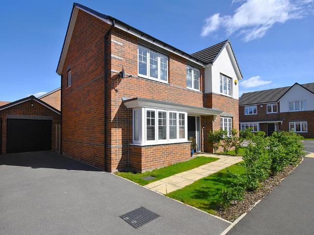 House for sale in Edenthorpe, South Yorkshire