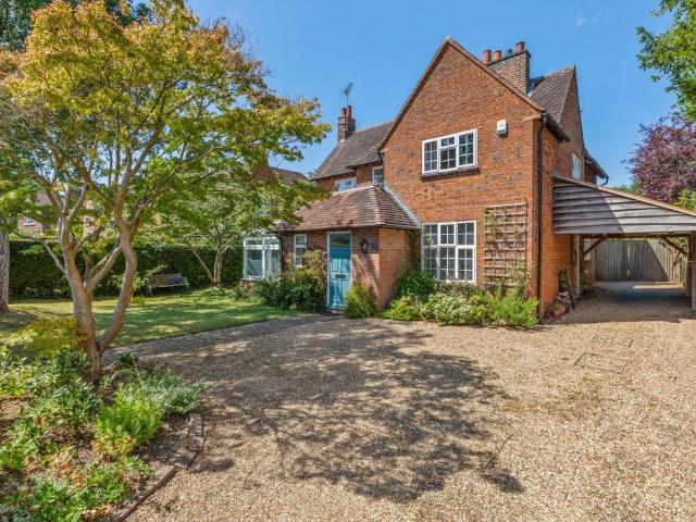 House for sale in Beaconsfield, Knotty Green