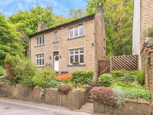 House for sale in Armitage Bridge, West Yorkshire