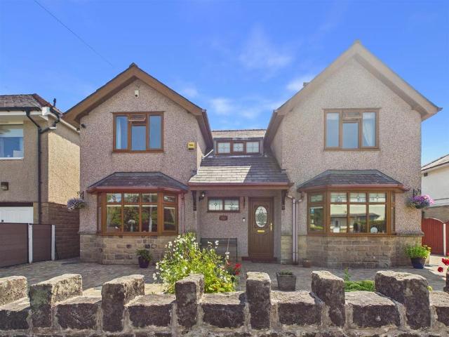 House for sale in Charlesworth, East Midlands