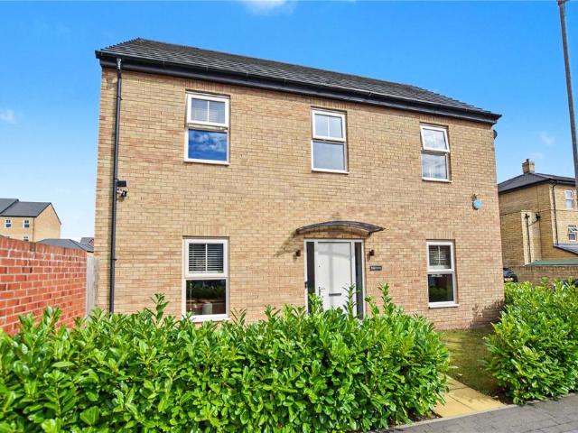 House for sale in The Oval, Leeds