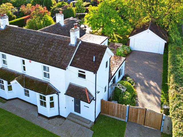 House for sale in Mereoak Park, Three Mile Cross
