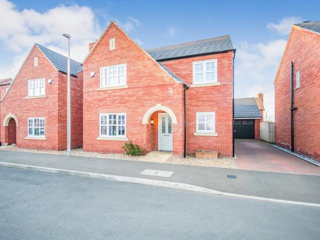 House for sale in Houlton, New Bilton