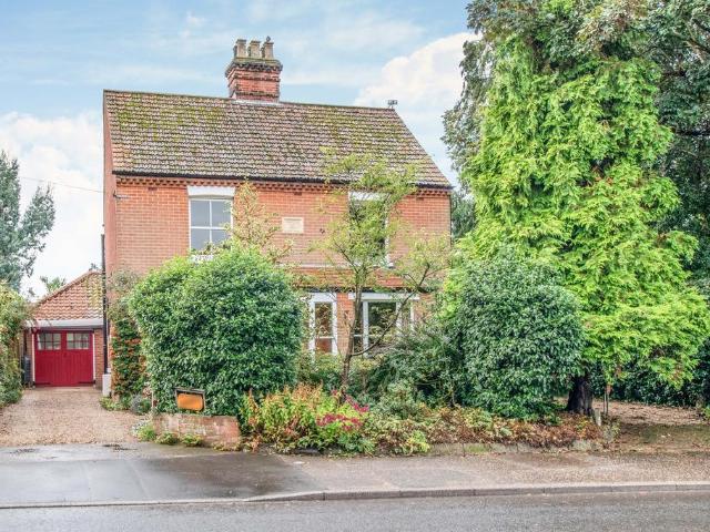 House for sale in Hoveton, Comers