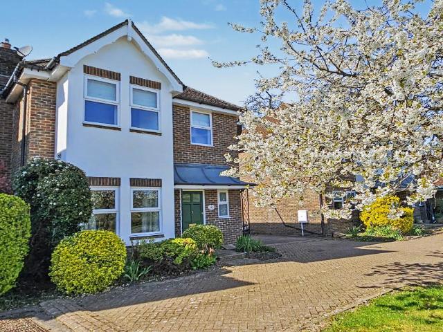 House for sale in Pachesham Park, Surrey