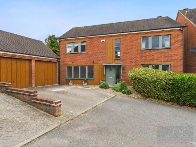 House for sale in Elmfield, Leicestershire