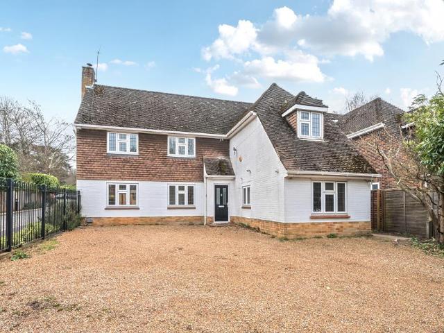 House for sale in Heol-las, Surrey