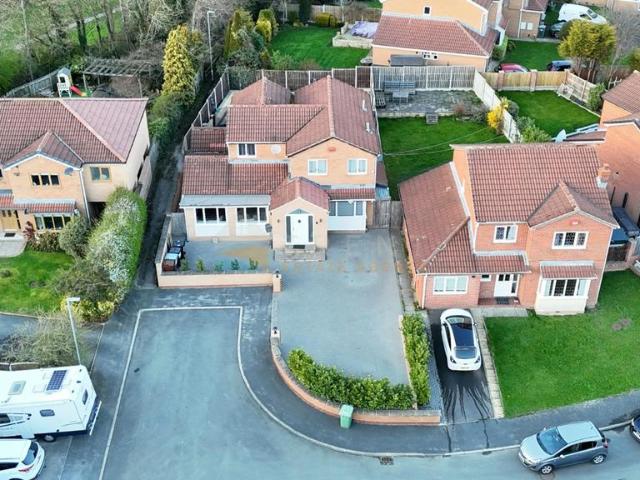 House for sale in West Ardsley, Tingley