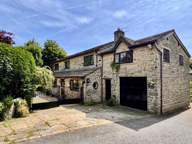 House for sale in Little Padfield, Charlesworth
