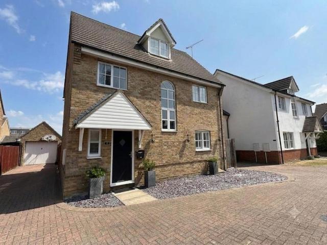House for sale in Noak Bridge, Essex