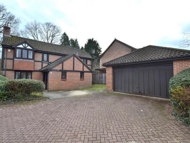 House for sale in Fleet, Hart