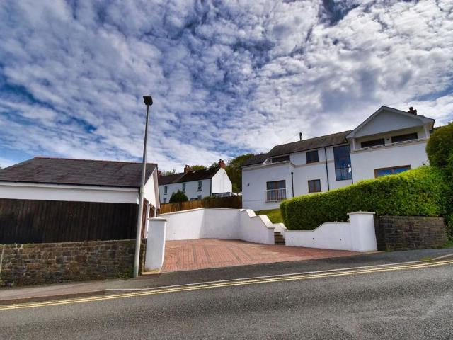 House for sale in Saundersfoot, Wales