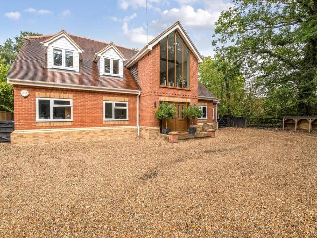 House for sale in Littlecote, West Sussex