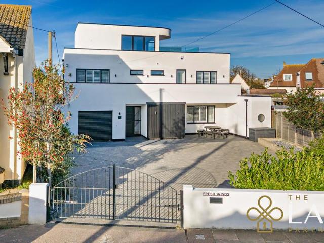 House for sale in Frinton and Walton, Dale Hill