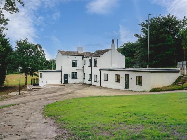 House for sale in Churwell, West Yorkshire