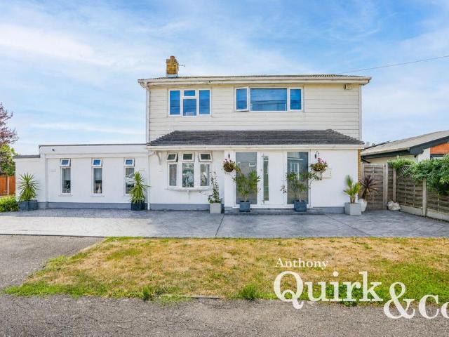House for sale in Leigh Beck, Essex