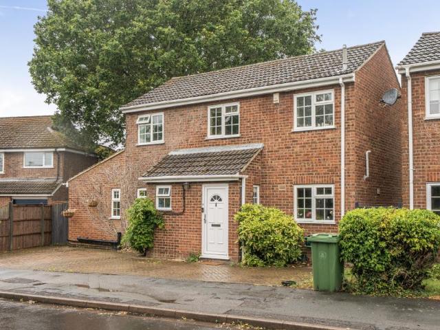 House for sale in Heol-las, Surrey