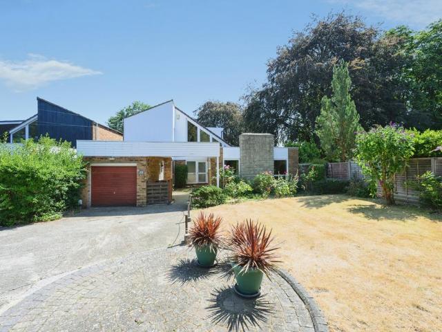House for sale in London Borough of Croydon, Kenley