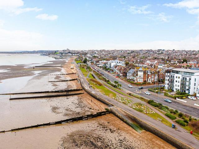 House for sale in Alton Barnes, Essex