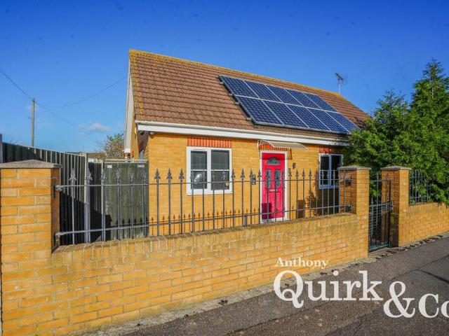 House for sale in Winter Gardens, Essex