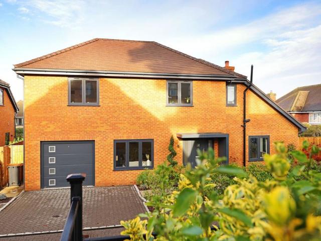 House for sale in Pachesham Park, Surrey