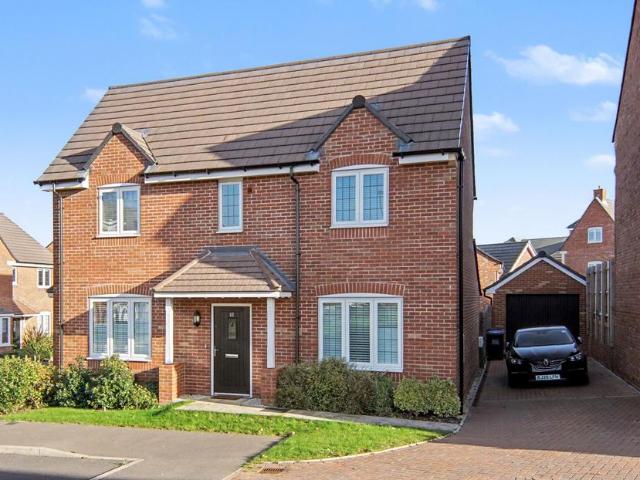 House for sale in Green Close, Warwickshire