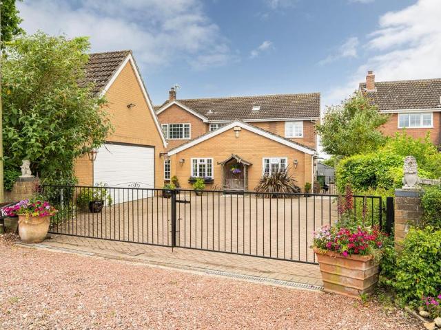 House for sale in Stokesby, Norfolk