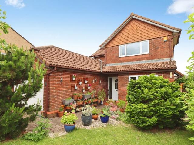 House for sale in Kingswood
