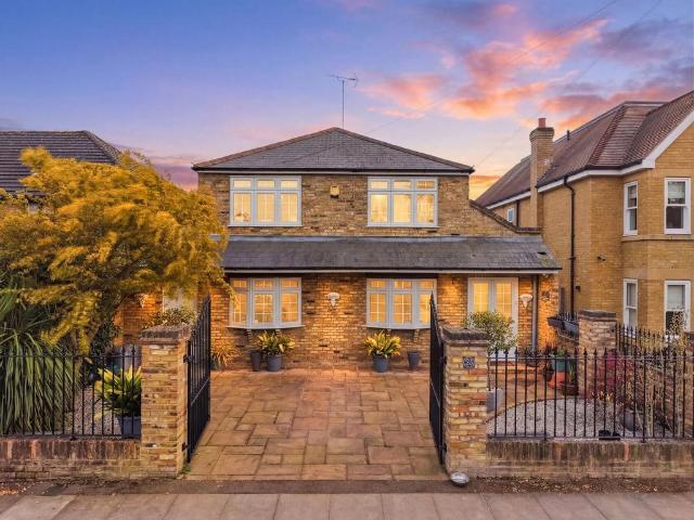 House for sale in Hampton Hill, Greater London