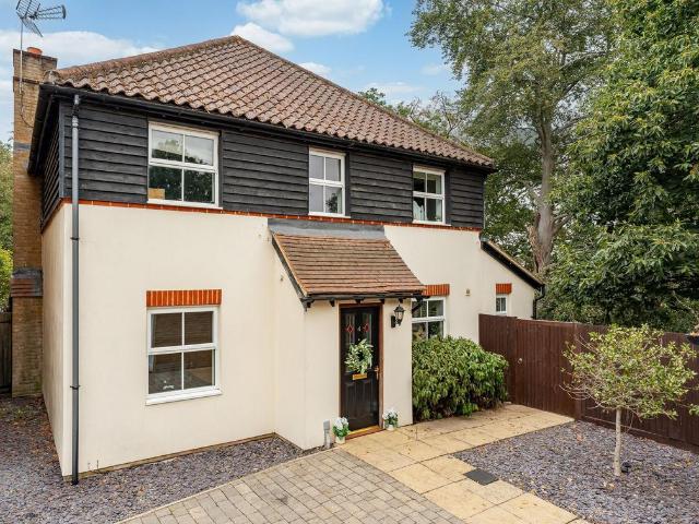 House for sale in Thundridge, East Hertfordshire